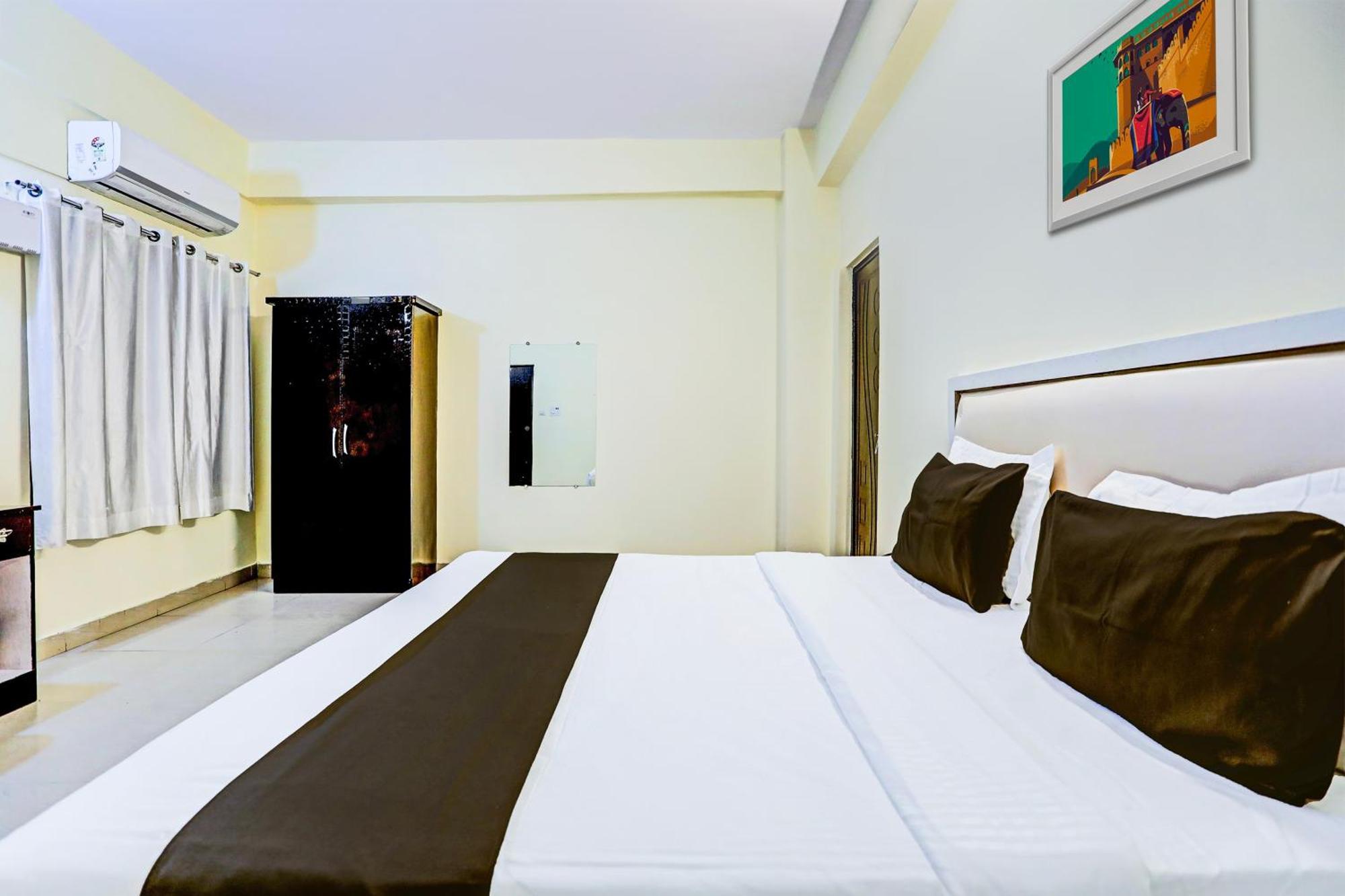 Super Hotel O Hyderabad Gate Iit Bhu Kakarmatha Eksteriør billede