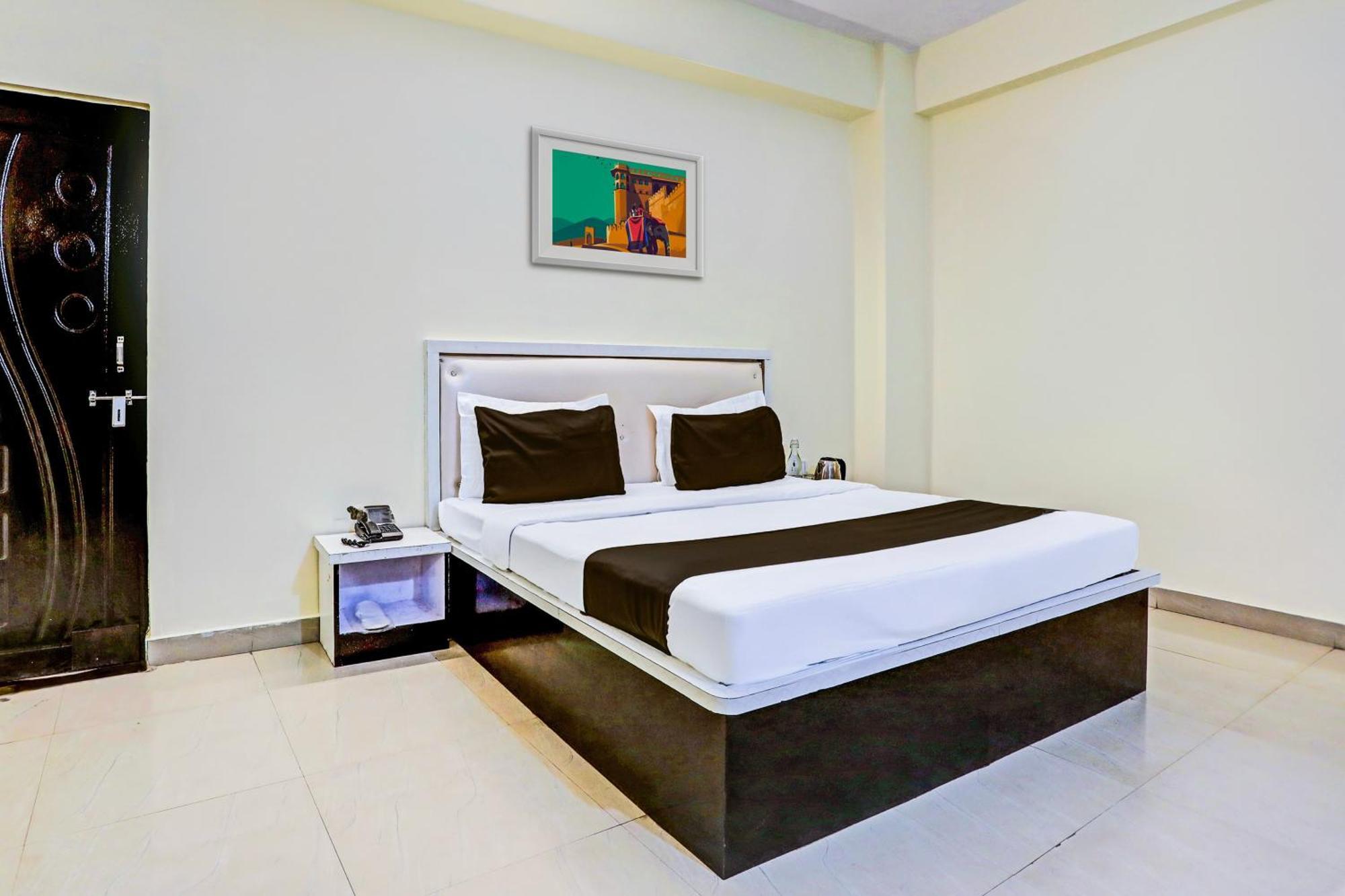 Super Hotel O Hyderabad Gate Iit Bhu Kakarmatha Eksteriør billede