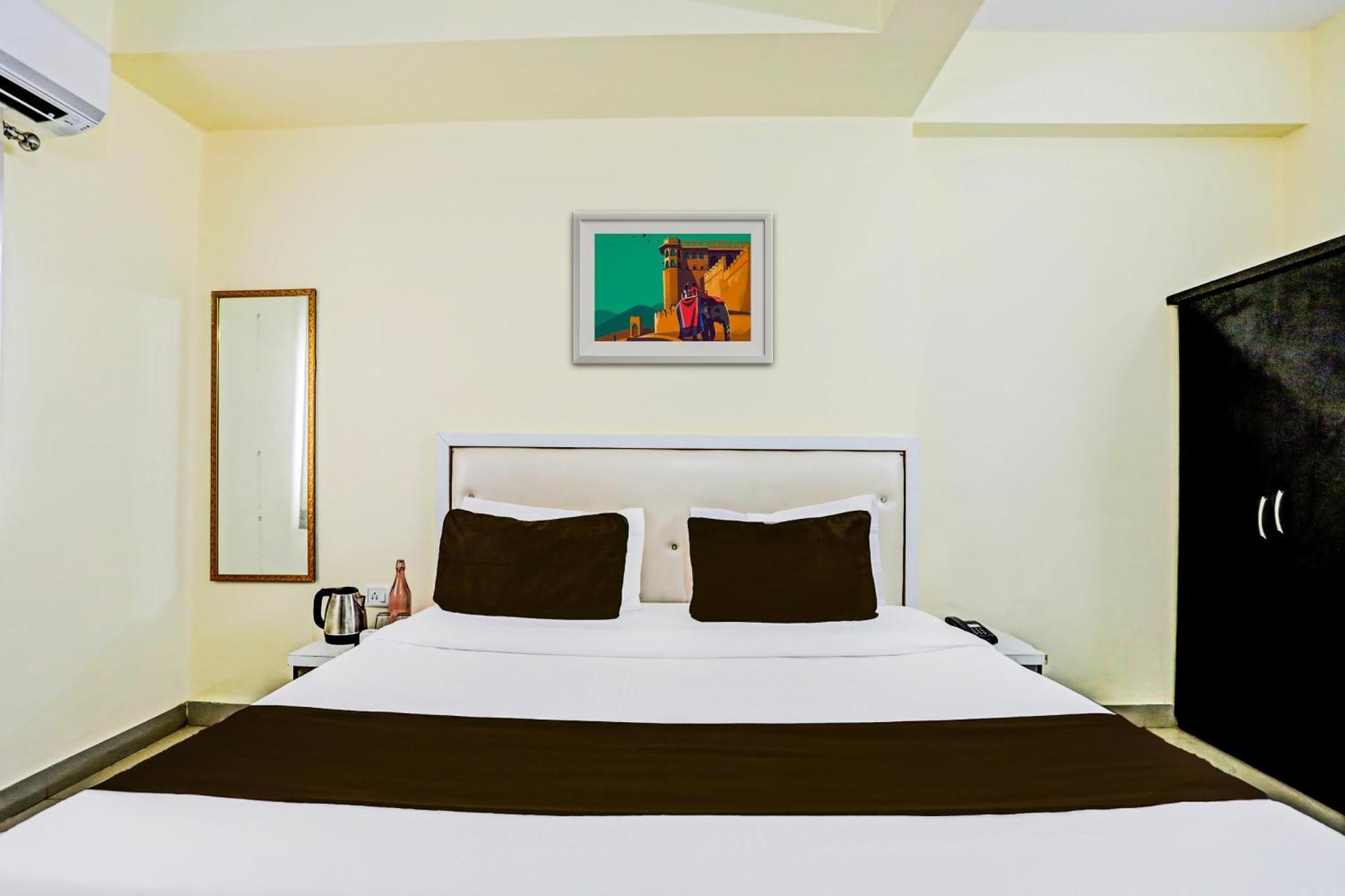 Super Hotel O Hyderabad Gate Iit Bhu Kakarmatha Eksteriør billede