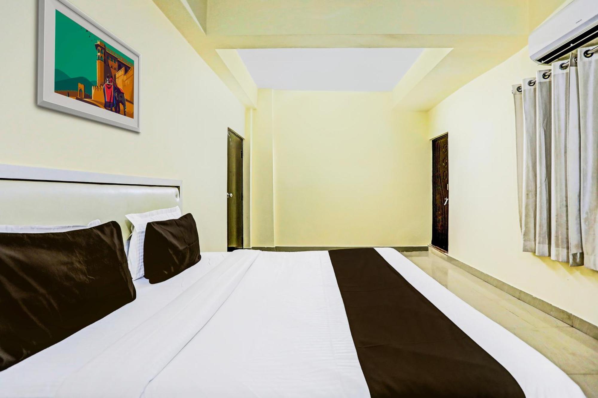 Super Hotel O Hyderabad Gate Iit Bhu Kakarmatha Eksteriør billede