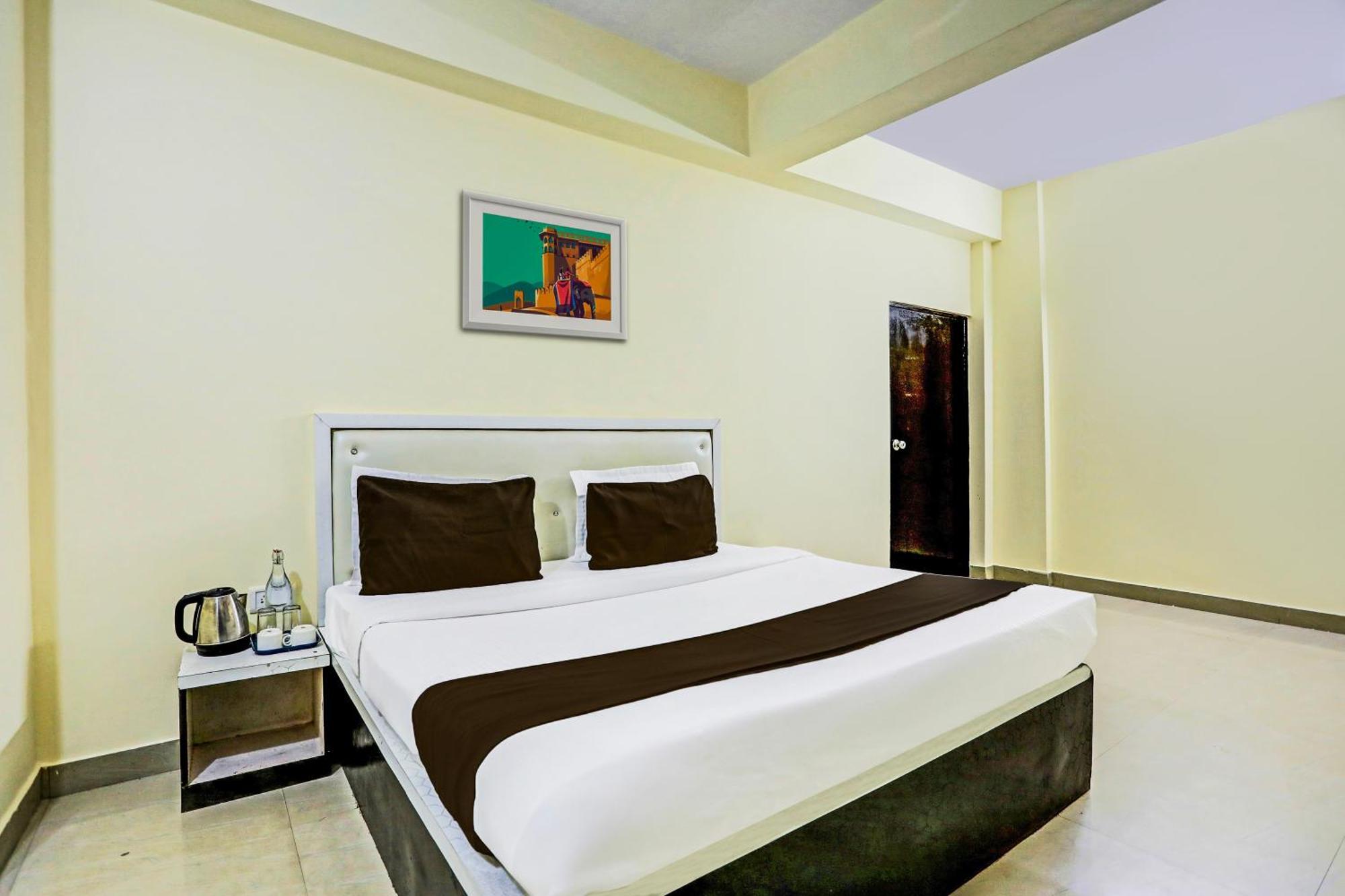 Super Hotel O Hyderabad Gate Iit Bhu Kakarmatha Eksteriør billede
