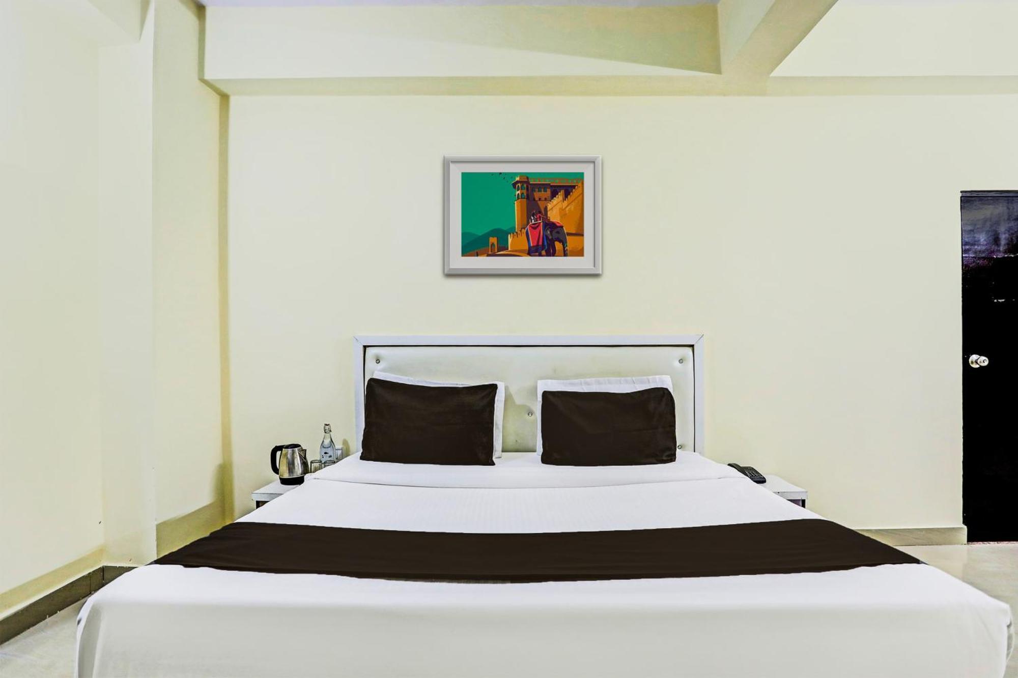 Super Hotel O Hyderabad Gate Iit Bhu Kakarmatha Eksteriør billede