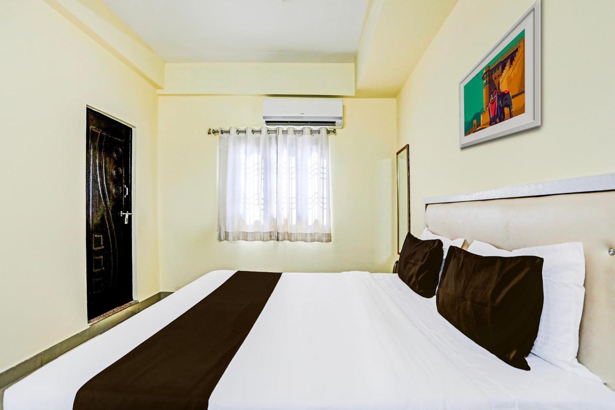 Super Hotel O Hyderabad Gate Iit Bhu Kakarmatha Eksteriør billede