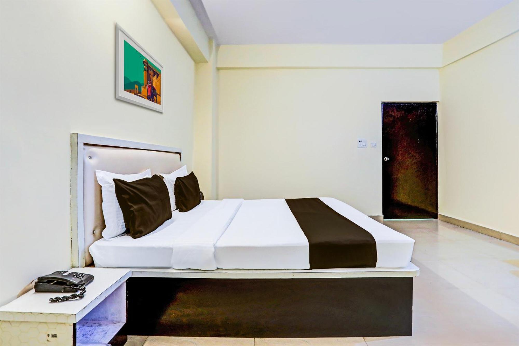 Super Hotel O Hyderabad Gate Iit Bhu Kakarmatha Eksteriør billede