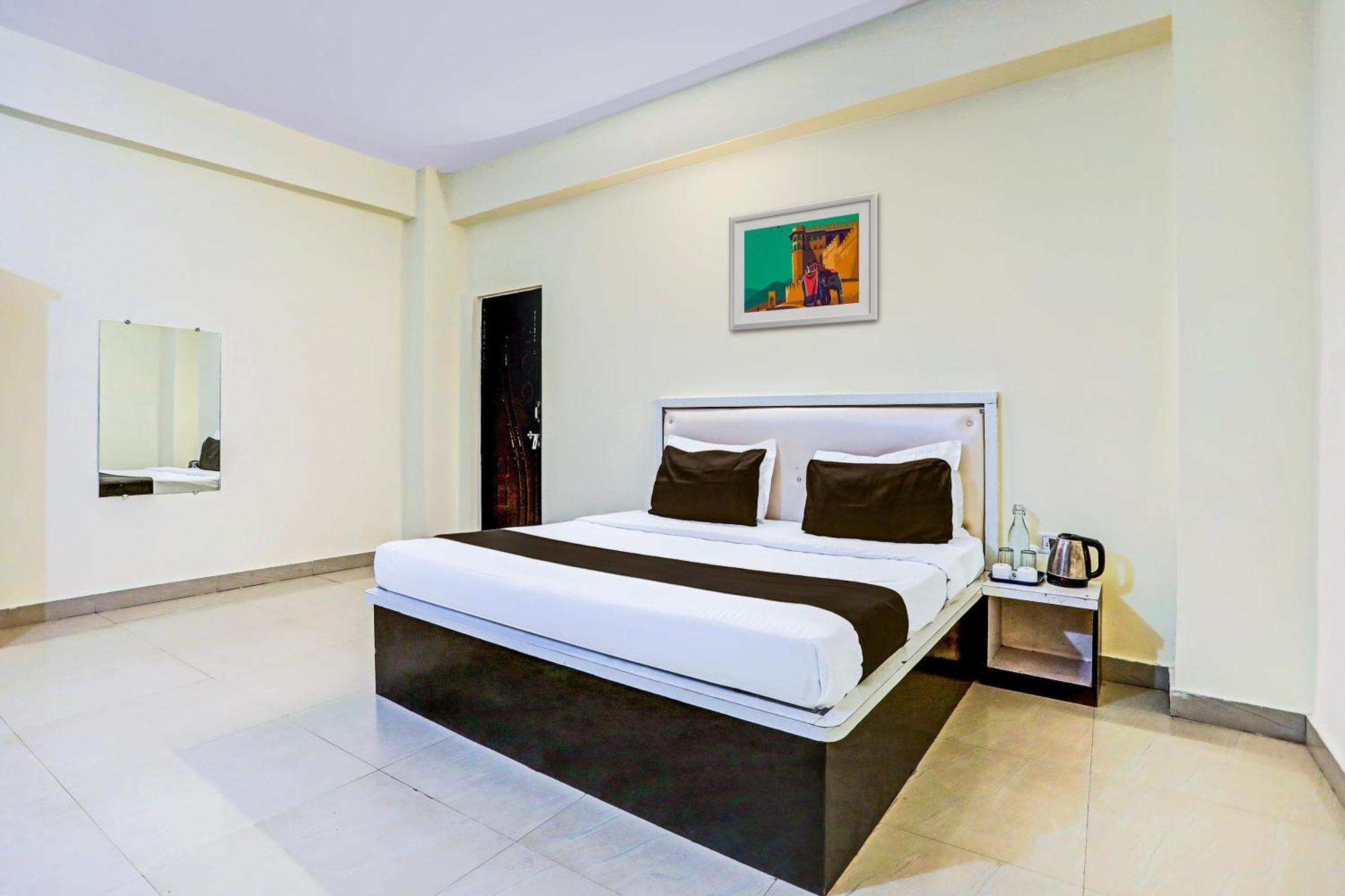 Super Hotel O Hyderabad Gate Iit Bhu Kakarmatha Eksteriør billede