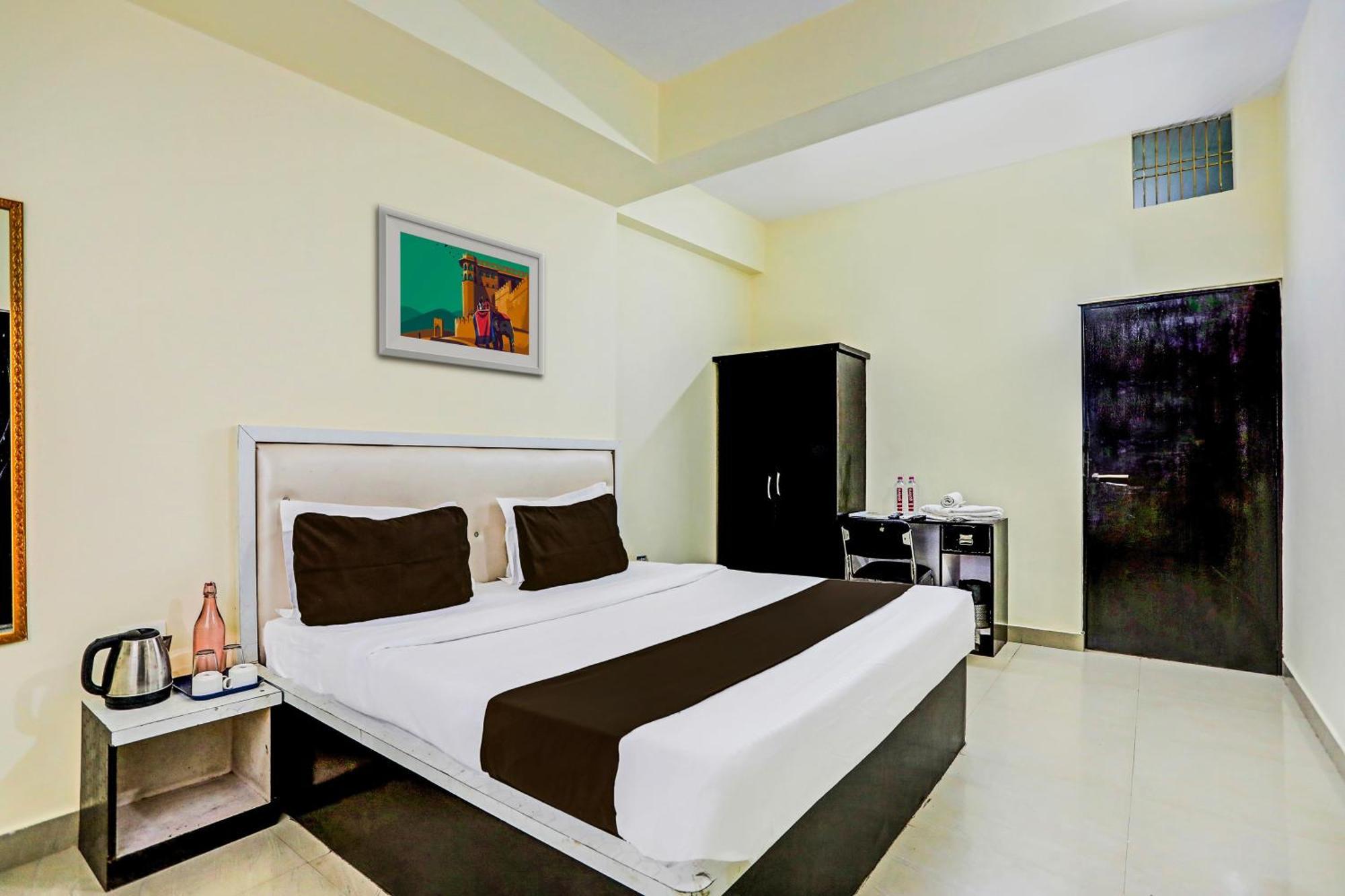 Super Hotel O Hyderabad Gate Iit Bhu Kakarmatha Eksteriør billede