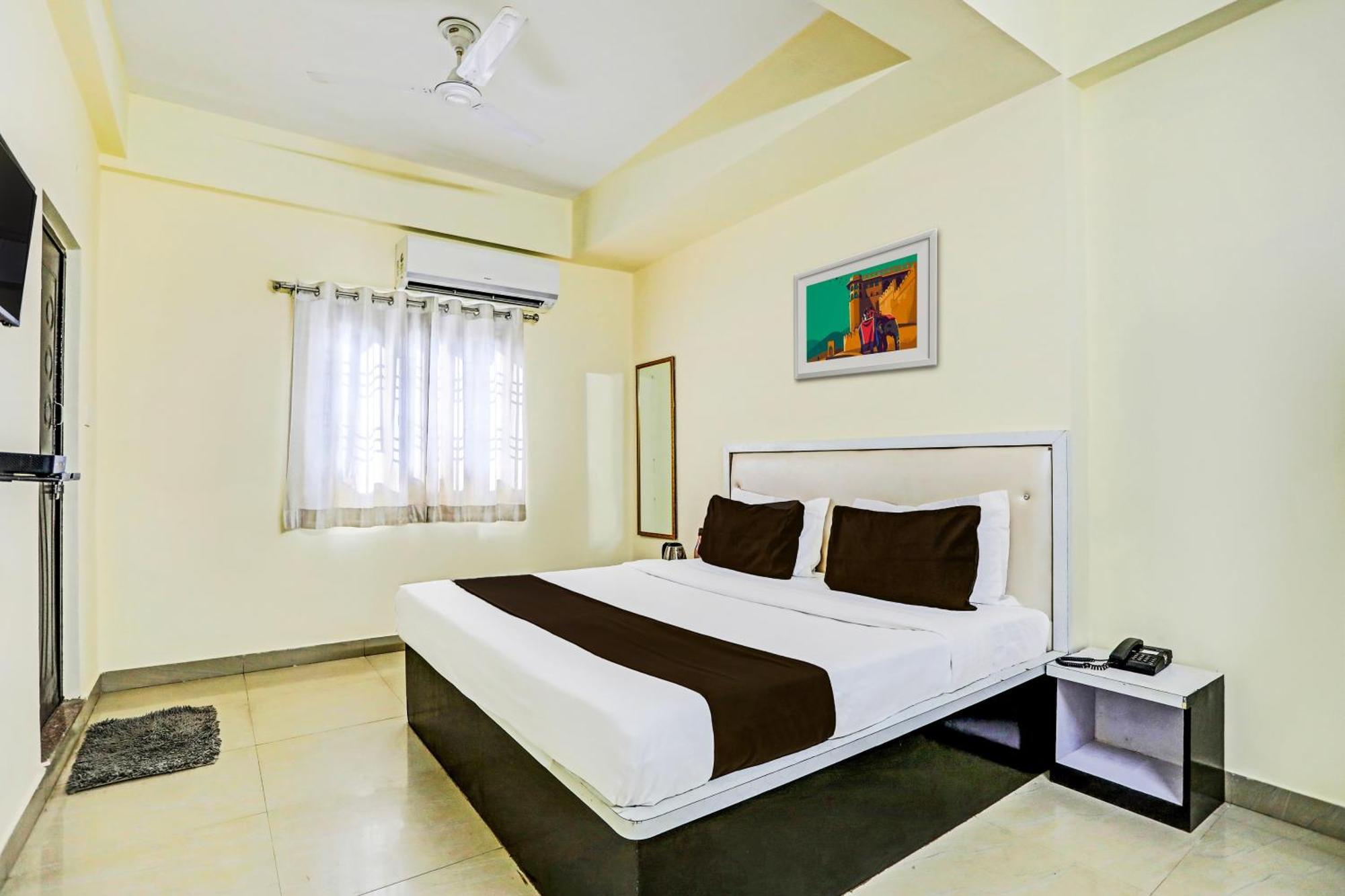 Super Hotel O Hyderabad Gate Iit Bhu Kakarmatha Eksteriør billede
