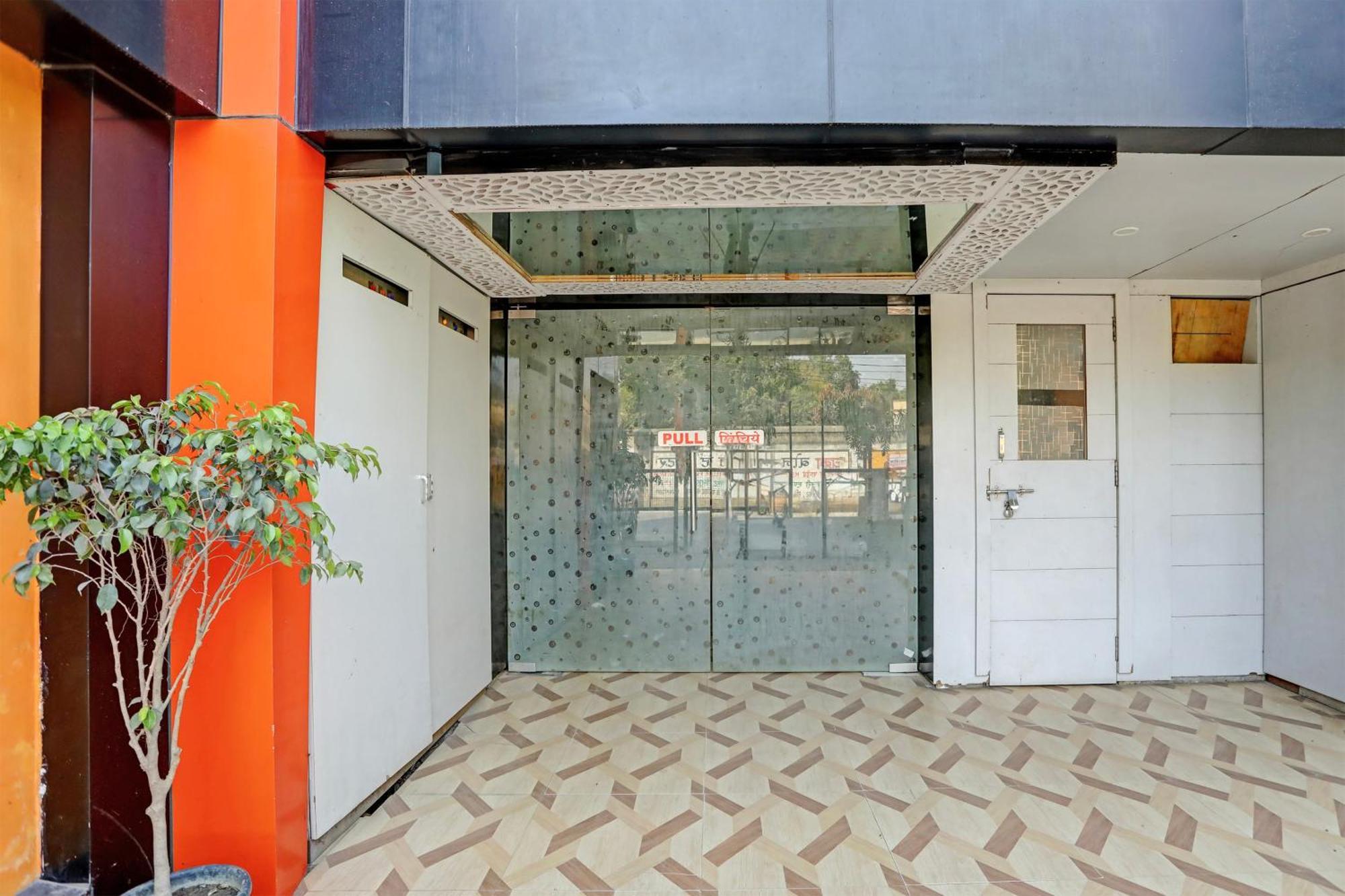 Super Hotel O Hyderabad Gate Iit Bhu Kakarmatha Eksteriør billede