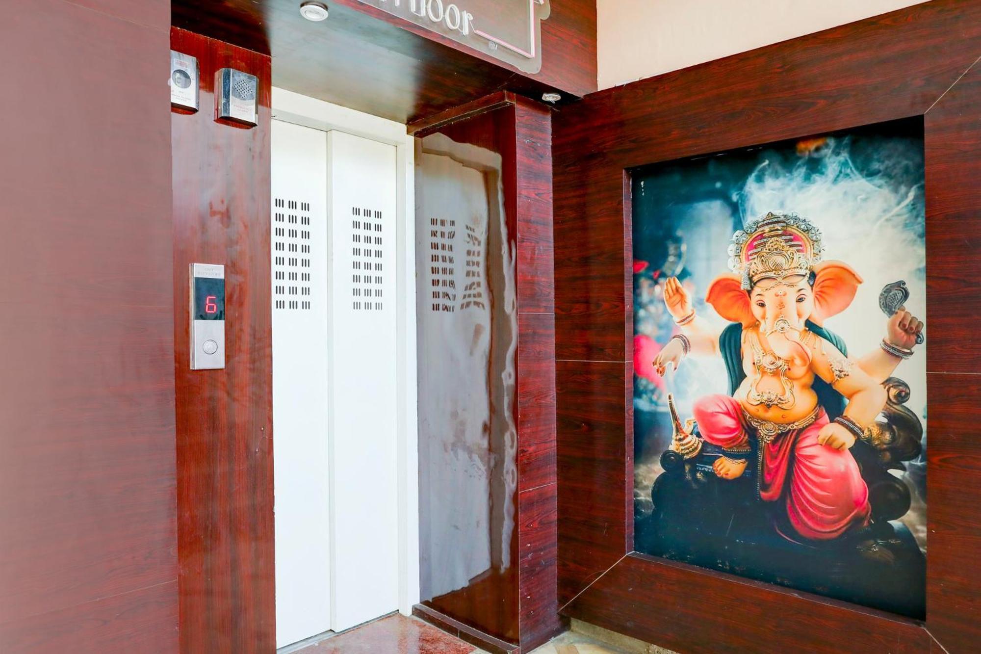Super Hotel O Hyderabad Gate Iit Bhu Kakarmatha Eksteriør billede