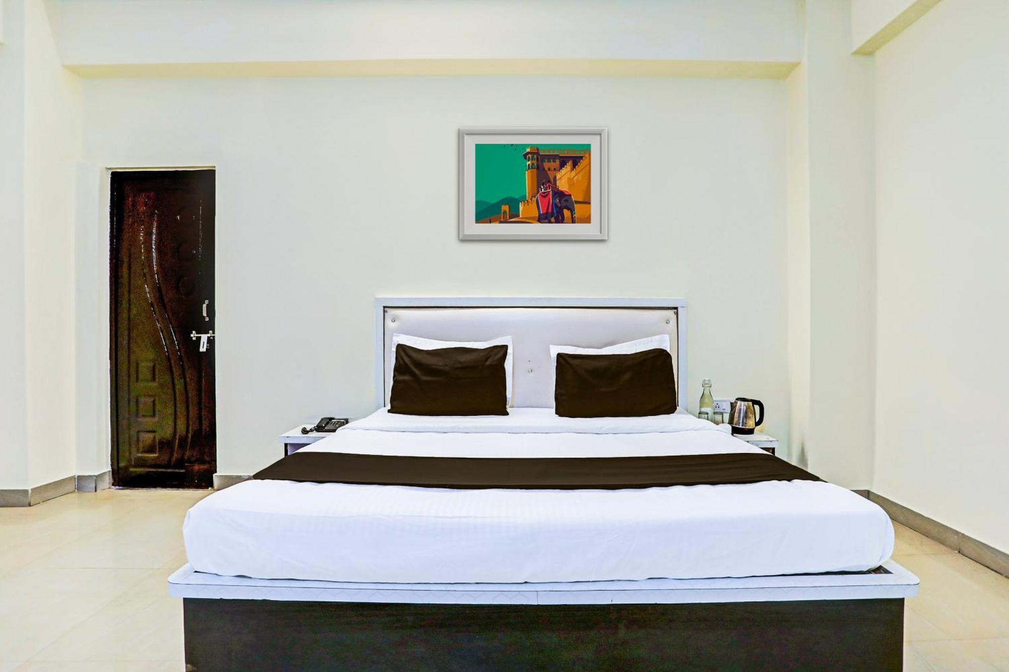 Super Hotel O Hyderabad Gate Iit Bhu Kakarmatha Eksteriør billede