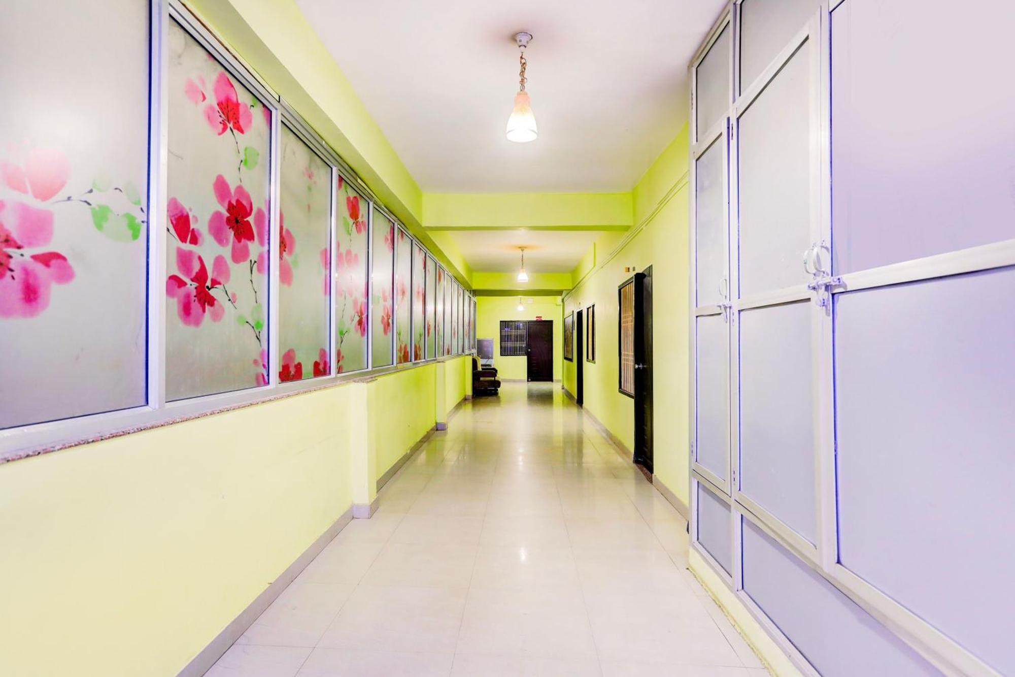 Super Hotel O Hyderabad Gate Iit Bhu Kakarmatha Eksteriør billede